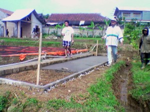 Pembuatan kolam cacing dari floor semen